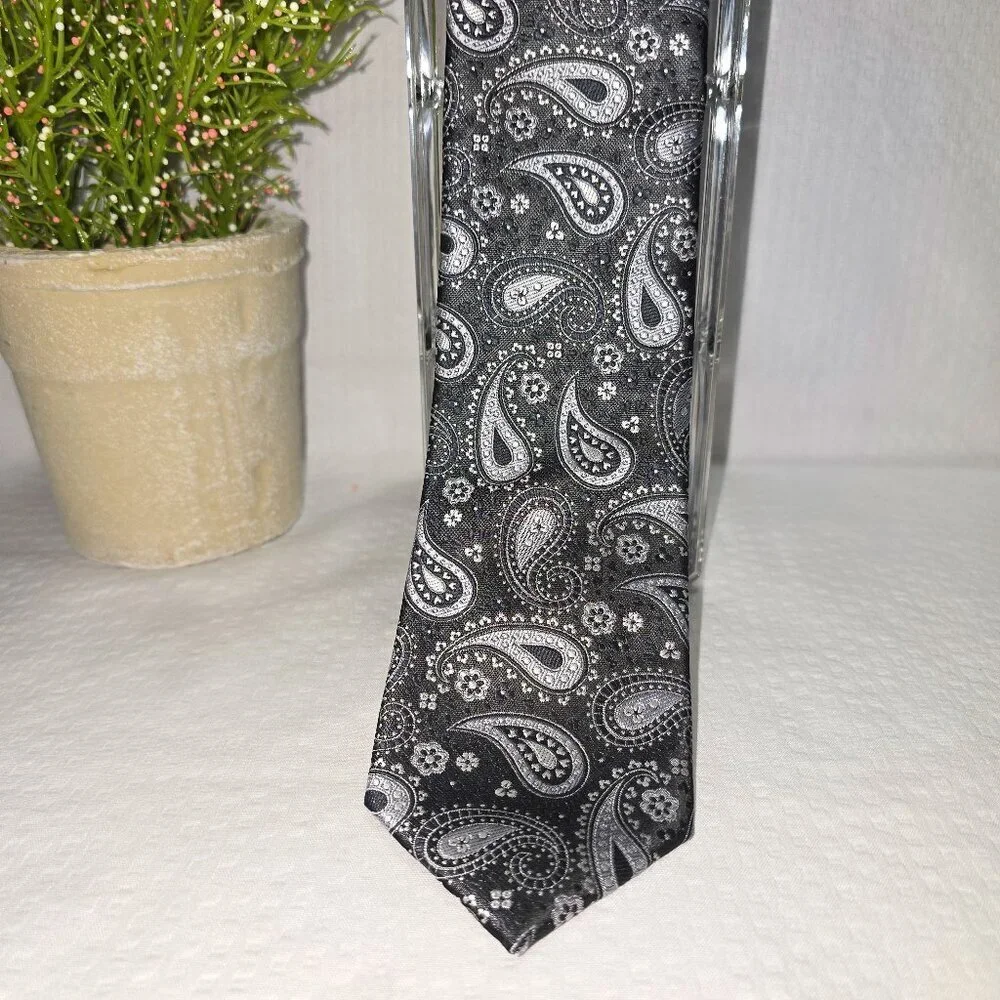 NICK GRAHAM MENS TIE BLACK WITH GRAY PAISLEY DESIGN EUC